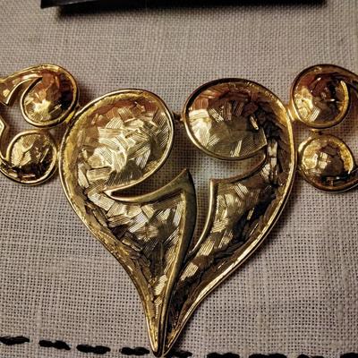Gorgeous Gold Tone Heart Necklace and Earrings