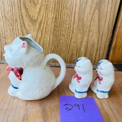 Shawnee Puss N' Boots Creamer & Shakers