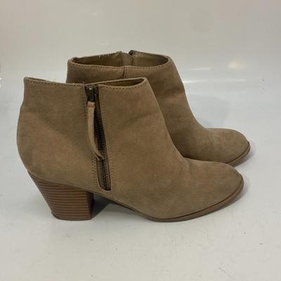 Women's Size 7 Tan Suede Zipper Ankle Boots Booties Express