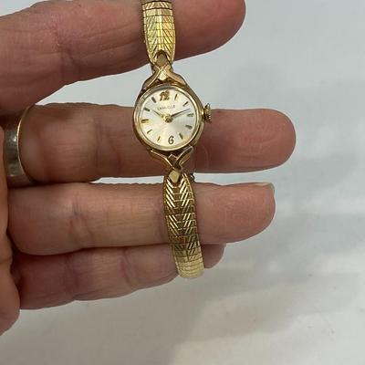 Pair of Vintage Women's Gold Tone Fancy Wristwatch Timepieces Gruen Caravelle