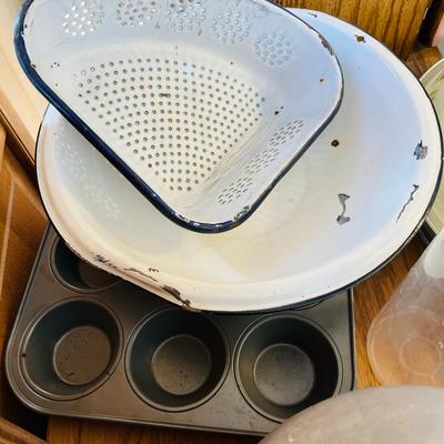 Lot of cookware Granite ware