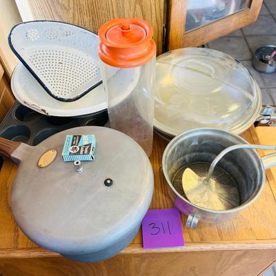 Lot of cookware Granite ware