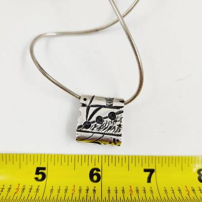 BEAUTIFUL STERLING NECKLACE & PENDANT