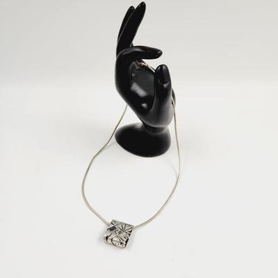 BEAUTIFUL STERLING NECKLACE & PENDANT