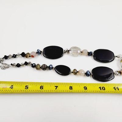 BEAUTUL BLACK & CLEAR GLASS NECKLACE