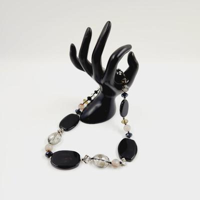 BEAUTUL BLACK & CLEAR GLASS NECKLACE