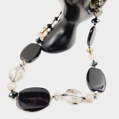 BEAUTUL BLACK & CLEAR GLASS NECKLACE