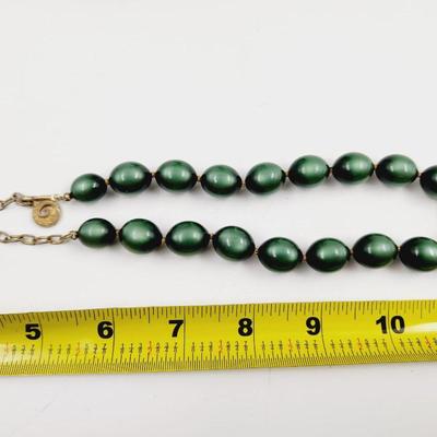 VINTAGE LISNER DARK GREEN BEADED NECKLACE