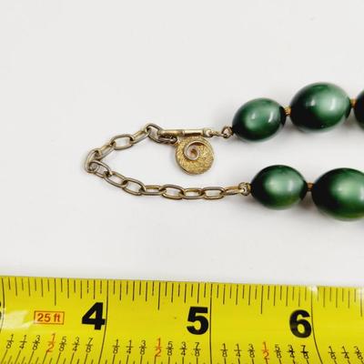 VINTAGE LISNER DARK GREEN BEADED NECKLACE