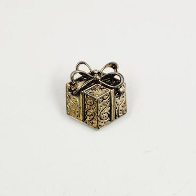 VINTAGE BEST BRAND 3D SILVER PLATE BROOCH / PENDANT PIN