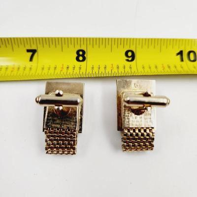 HICKOK GOLD TONED CAMEO CUFF LINKS