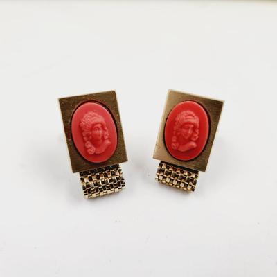 HICKOK GOLD TONED CAMEO CUFF LINKS