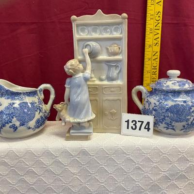 Blue decorative lot