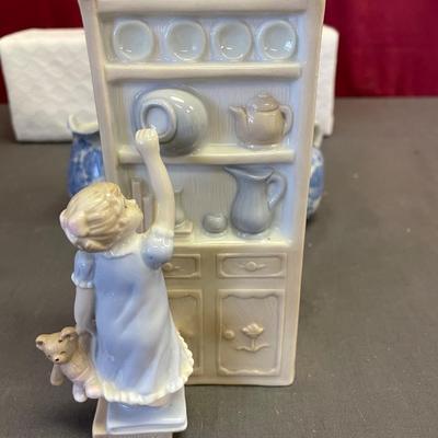 Blue decorative lot