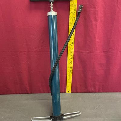 Tire pump