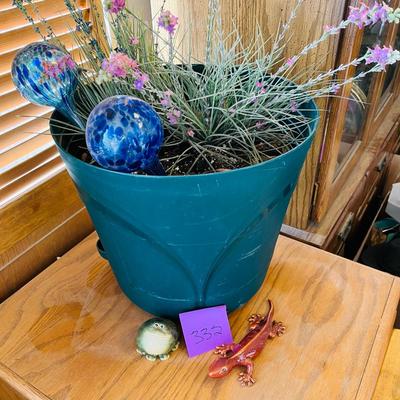 Plastic flowerpot w/ decor