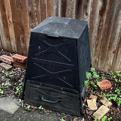 Backyard Compost Unit