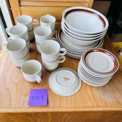 Lot of brown panel dishes