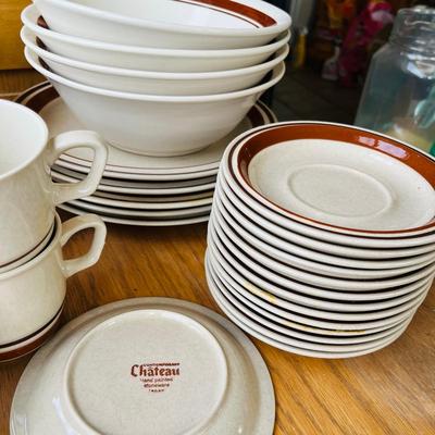 Lot of brown panel dishes