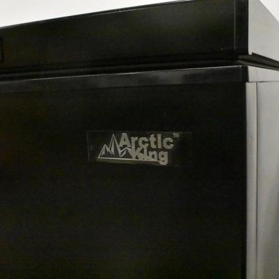 Arctic King 5 Cu Ft Chest Freezer, Black, Damaged Lid, Works