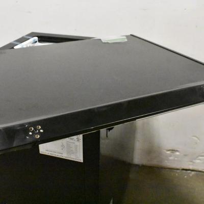 Arctic King 5 Cu Ft Chest Freezer, Black, Damaged Lid, Works