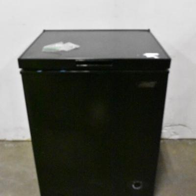 Arctic King 5 Cu Ft Chest Freezer, Black, Damaged Lid, Works
