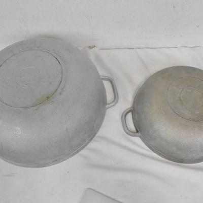 2 Imusa Pans, 12" and 9" Pans
