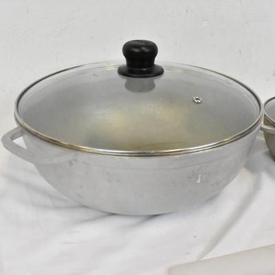 2 Imusa Pans, 12" and 9" Pans