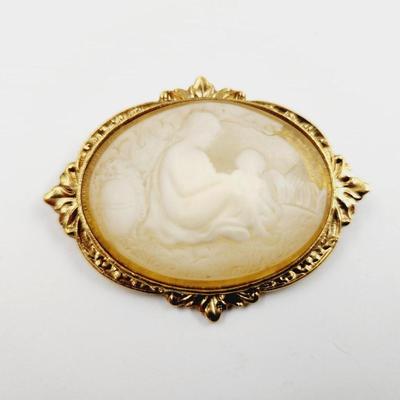 BEAUTIFUL ANTIQUE GOLD TONED CAMEO PIN