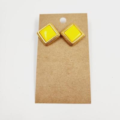 VINTAGE YELLOW & GOLD TONED EARRINGS