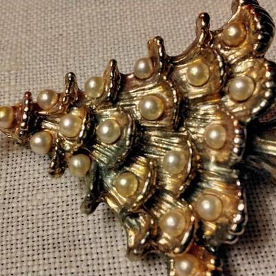 Gorgeous Vintage Seed Pearl Brooch