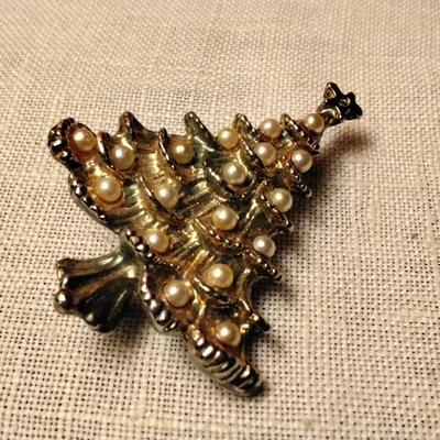 Gorgeous Vintage Seed Pearl Brooch