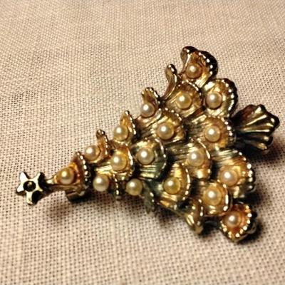 Gorgeous Vintage Seed Pearl Brooch