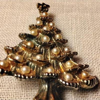 Gorgeous Vintage Seed Pearl Brooch
