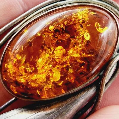 VINTAGE STERLING SILVER & NATURAL BALTIC AMBER BROOCH