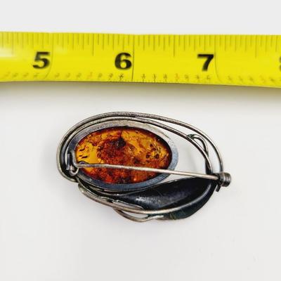 VINTAGE STERLING SILVER & NATURAL BALTIC AMBER BROOCH