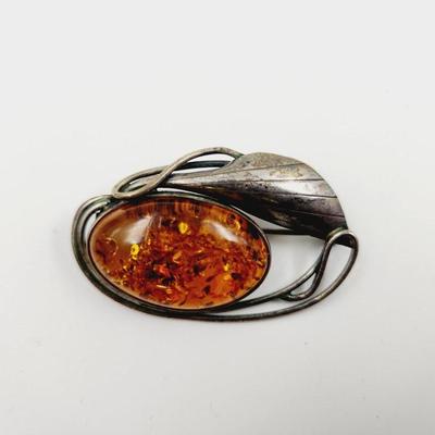 VINTAGE STERLING SILVER & NATURAL BALTIC AMBER BROOCH