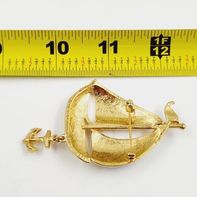 VINTAGE AVON GOLD TONED SAIL BOAT BROOCH