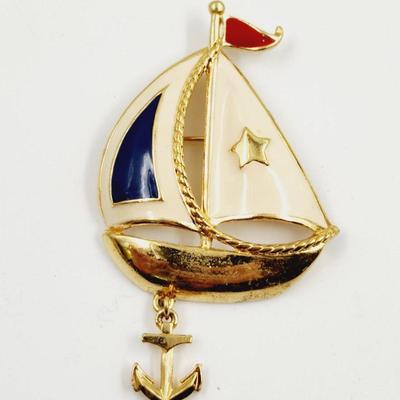 VINTAGE AVON GOLD TONED SAIL BOAT BROOCH
