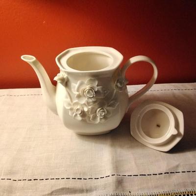 I Godinger Co Vintage Teapot With Lid