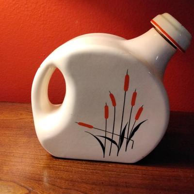 Vintage Universal Cambridge China Red Cattail 32 Oz Canteen Jug with Stopper