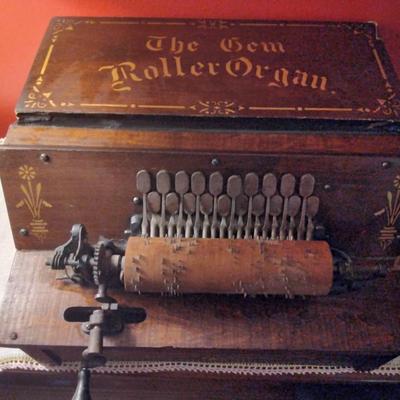 RARE!! Antique Gem Roller Organ