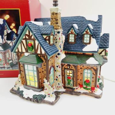 CHRISTMAS ST NICHOLAS SQUARE ELM STREET LIGHT UP HOUSE