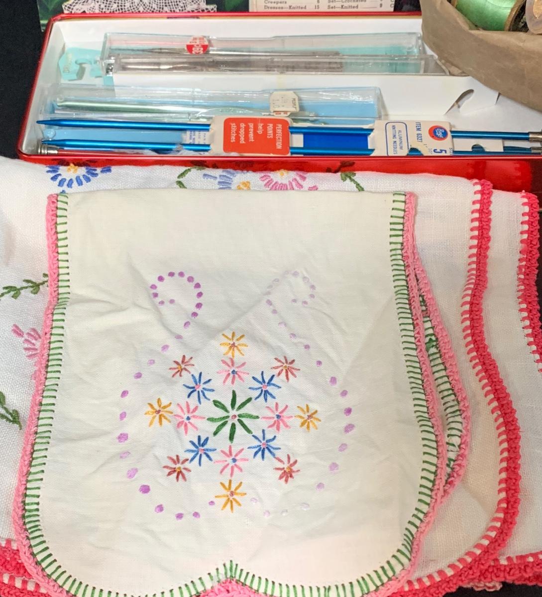 LOT 25R Craft/Crochet/Knitting Needles, Wooden Thread Spools