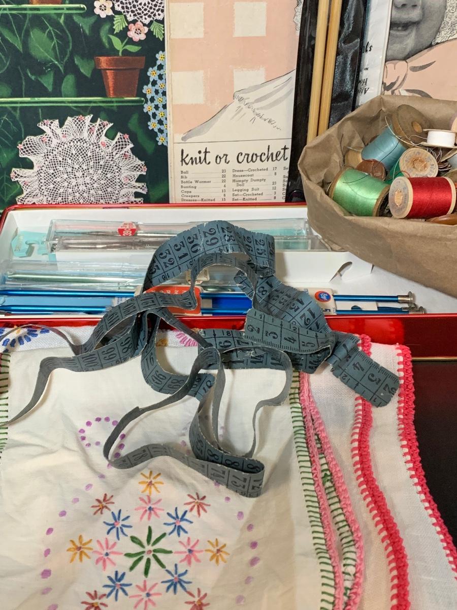 LOT 25R Craft/Crochet/Knitting Needles, Wooden Thread Spools