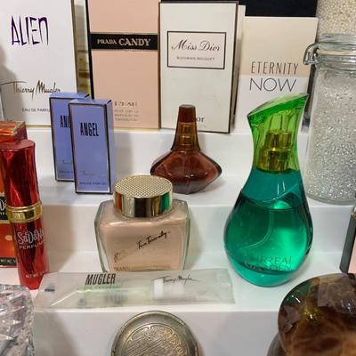 LOT 31R: Perfume Bottles, Alabaster & Crystal Trinket Boxes, Vintage Compact, Perfume bottles & sample packets & More