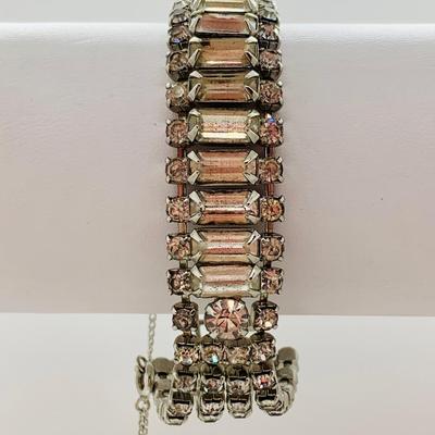 LOT 122: Beautiful Vintage Rhinestone Bracelet w/Safety Clasp