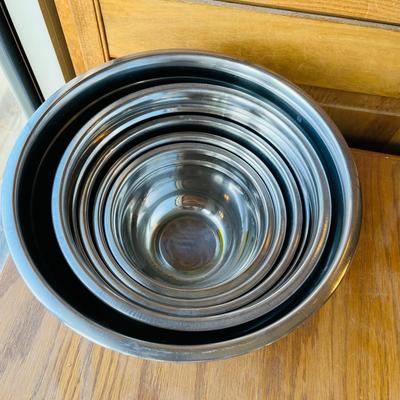 Set of 5 Matched Metal mixing bowls