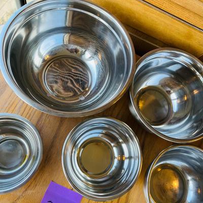 Set of 5 Matched Metal mixing bowls