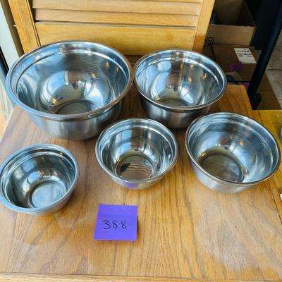 Set of 5 Matched Metal mixing bowls